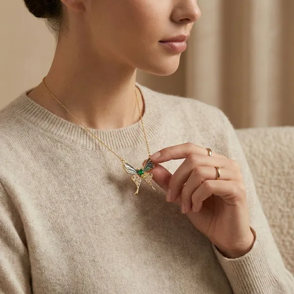 Gold_Plated_Premium_Glass_Crystals_Pendant_Necklace_For_Women