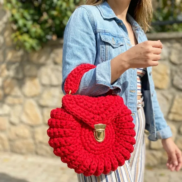 Red_Bold_Bloom_Crochet_Purse_For_Women