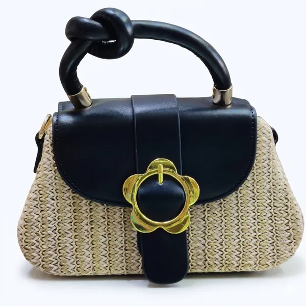 The_Sculpted_Knot_Purse_Black