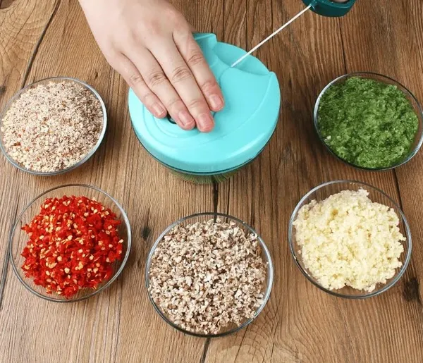 Plastic_Manual_Vegetable_Chopper_For_Kitchen,_Vegetable_Cutter_For_Kitchen,_Onion_Chopper,_Onion_Cutter_(Multi_Colour)_(750_Ml)