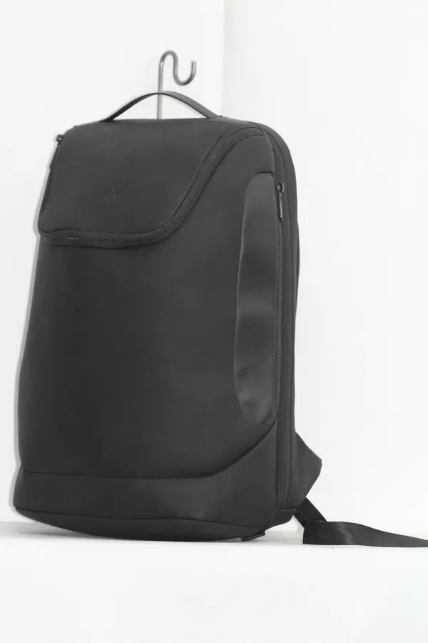 Black_Polyurethane_Back_Pack_for_Men_&_Women