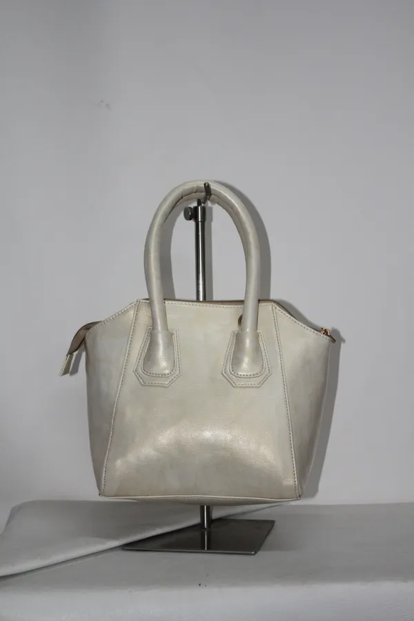 White_Polyurethane_Hand_Bag_for_Men_&_Women