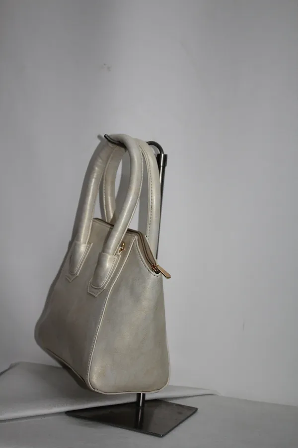 White_Polyurethane_Hand_Bag_for_Men_&_Women