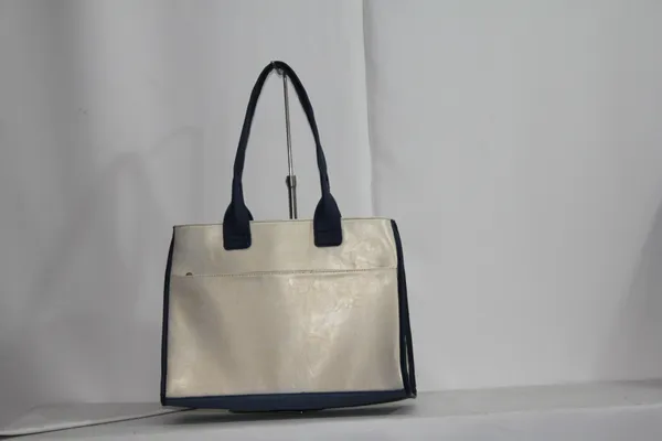 White_Polyurethane_Hand_Bag_for_Men_&_Women