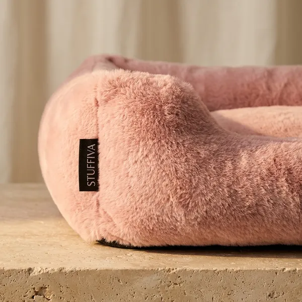 Oval_Shaped_Faux_Fur_Pet_Bed_For_Dogs_Kittens_M_Pink