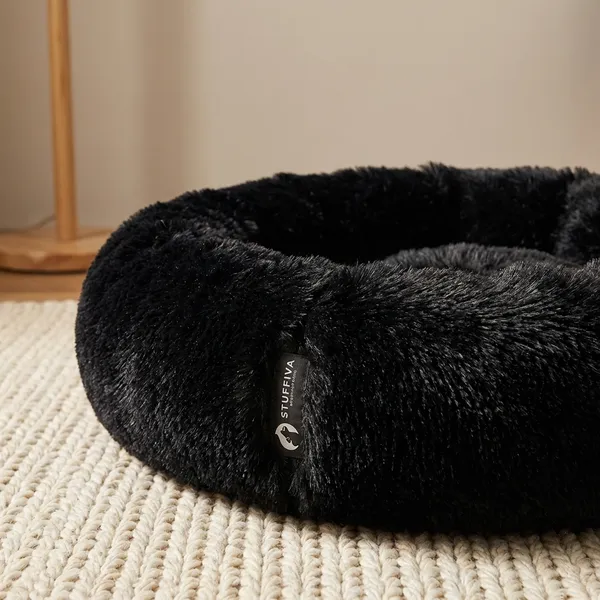 Oval_Shaped_Faux_Fur_Pet_Bed_For_Dogs_Kittens_M_Black