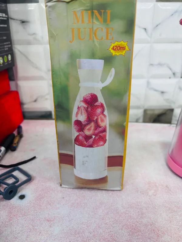 Blue_Portable_Juicer_Round