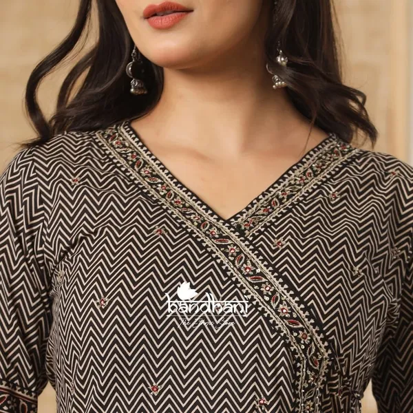Black_Heavy_Look_Flaired_Kurti_Work_On_V-Neck_Cotton_Kurti_Pant_Dupatta_Salwar_Kameez_For_Women