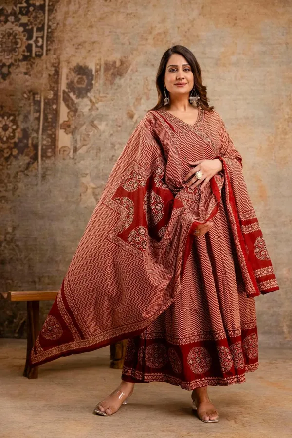 Red_Heavy_Look_Flaired_Kurti_Work_On_V-Neck_Cotton_Kurti_Pant_Dupatta_Salwar_Kameez_For_Women