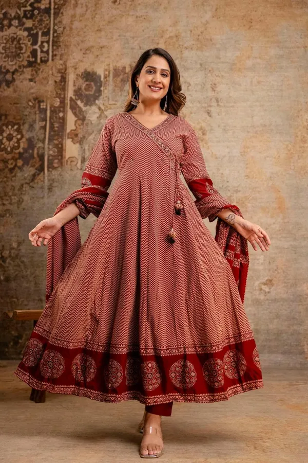 Red_Heavy_Look_Flaired_Kurti_Work_On_V-Neck_Cotton_Kurti_Pant_Dupatta_Salwar_Kameez_For_Women