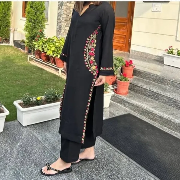 Premium_Black_Floral_Embroidered_Kurta_Pant_Set_for_Women