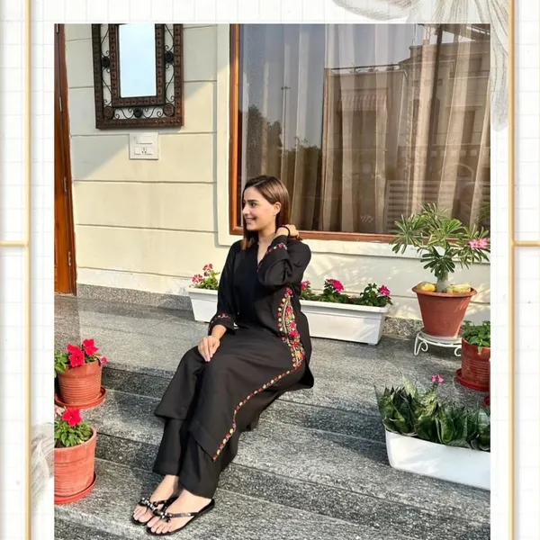 Premium_Black_Floral_Embroidered_Kurta_Pant_Set_for_Women