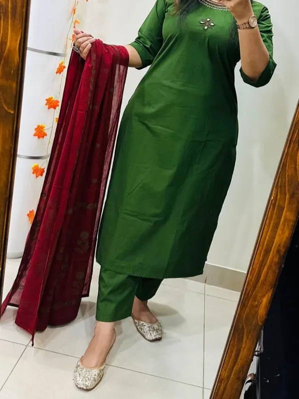 Premium_Bottle_Green_Straight_Kurta_Pant_Set_with_Maroon_Dupatta_for_Women