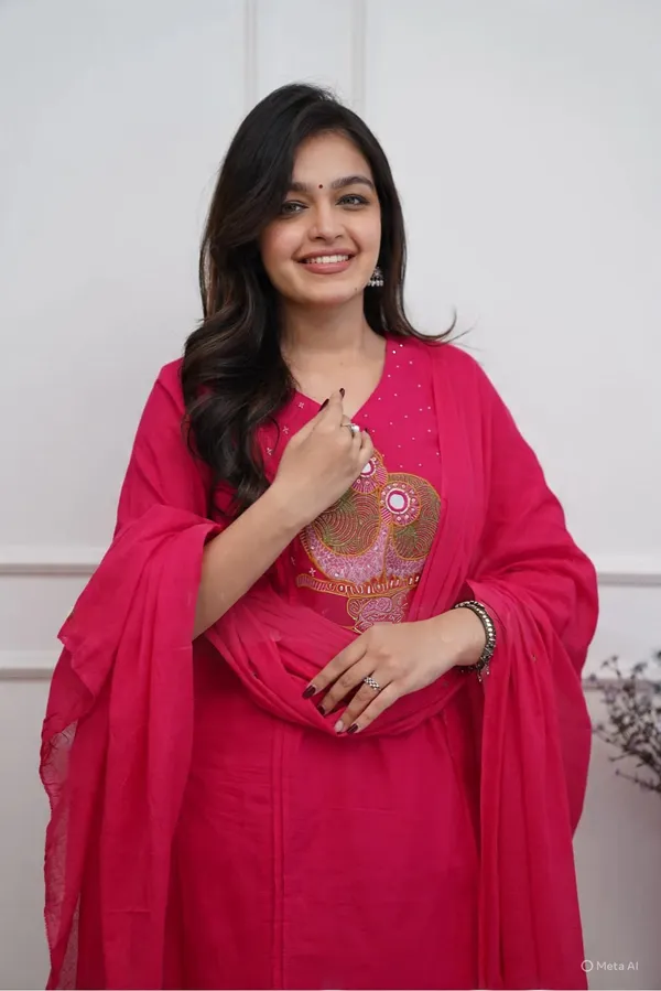 Pink_Ethnic_Motifs_Embroidered_Regular_Thread_Work_Kurta_With_Trousers_&_With_Dupatta_For_Women