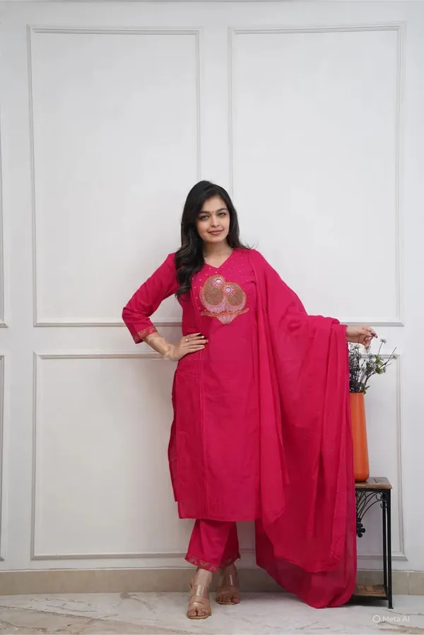 Pink_Ethnic_Motifs_Embroidered_Regular_Thread_Work_Kurta_With_Trousers_&_With_Dupatta_For_Women