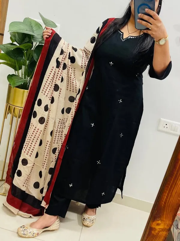 Women_Black_Solid_Kurta_Pant_Set_with_Printed_Dupatta