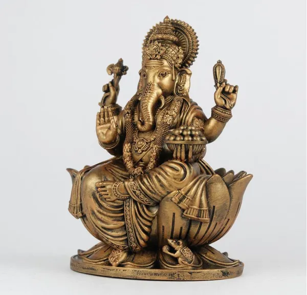 Gold_Traditional_Brass_Peacock_Oil_Lamp_Set_And_Lord_Ganesha_Idol_Pack_Of_2