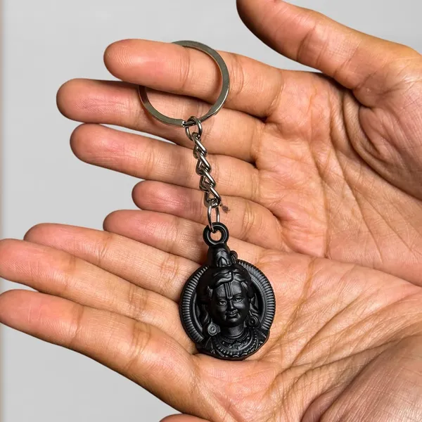 Ram_Lalla_Ayodhya_Keychain_Exquisite_Hindu_God_Keyring_For_Car_And_Bike