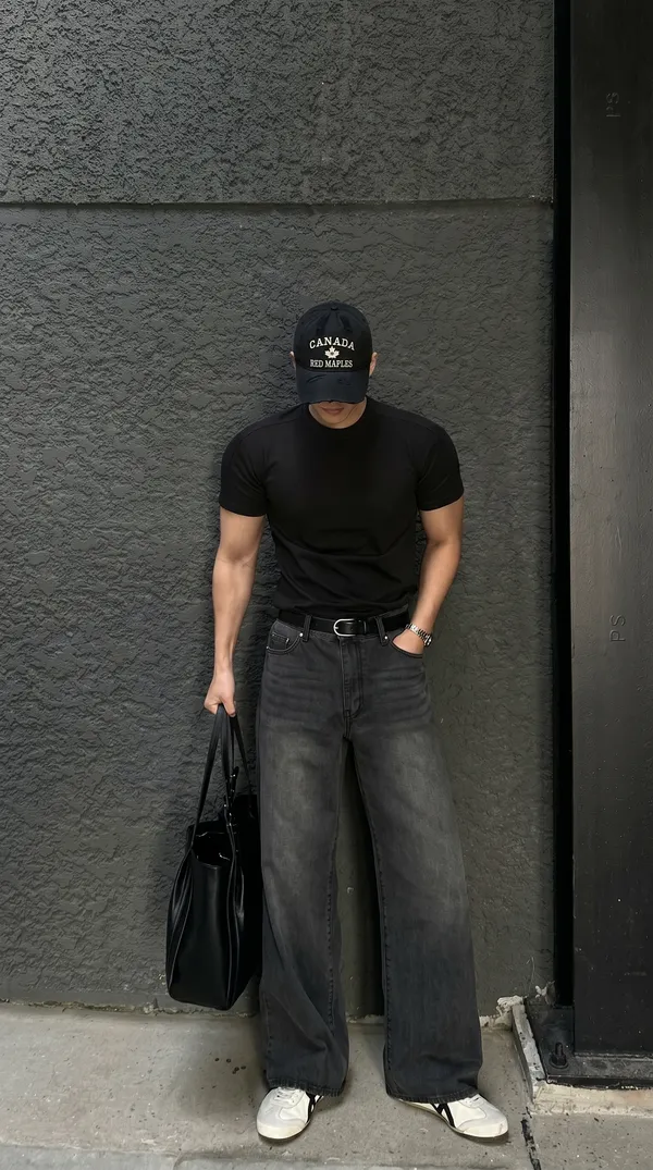 Black_Solid_Round_Neck_T-Shirt