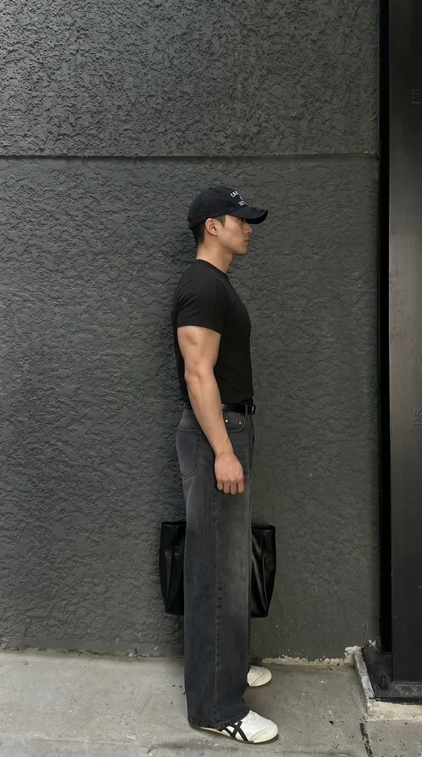 Black_Solid_Round_Neck_T-Shirt