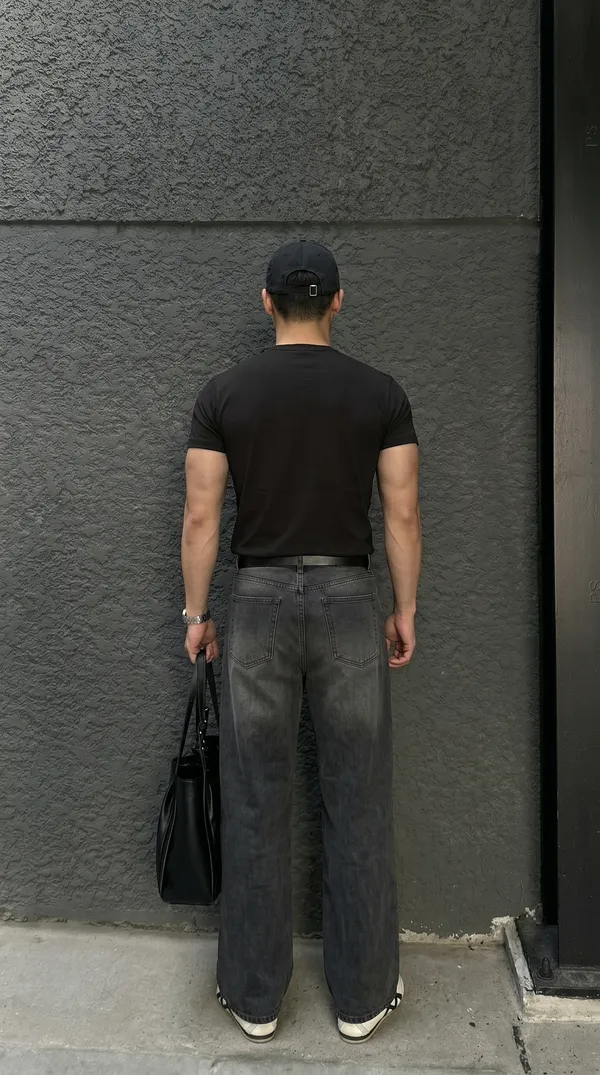 Black_Solid_Round_Neck_T-Shirt