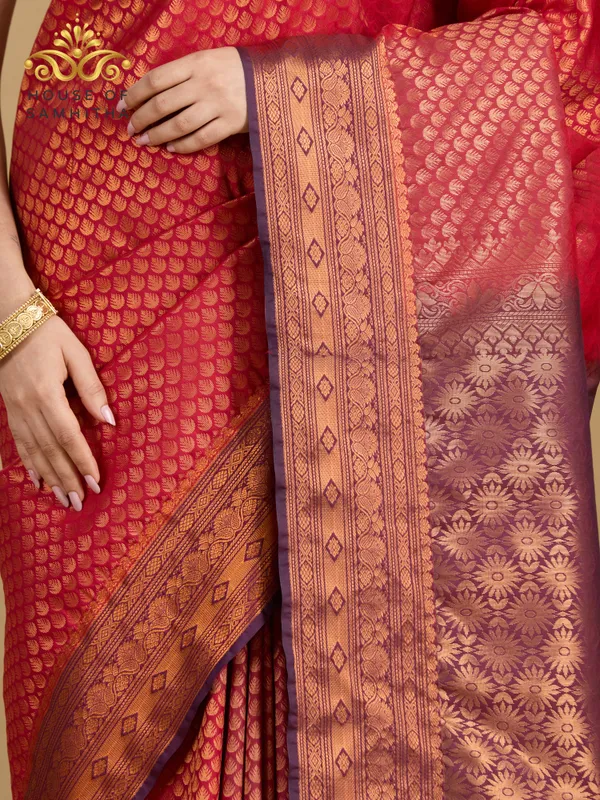 Majestic_Red_Tissue_Brocade_Semi-Kanchi_Pattu_Saree_With_Contrast_Purple_Zari_Border
