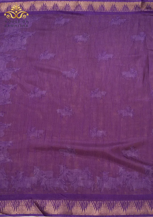 Mehendi_Green_Dola_Silk_Saree_Featuring_Traditional_Pichwai_Cow_Art_And_Contrast_Purple_Zari_Border