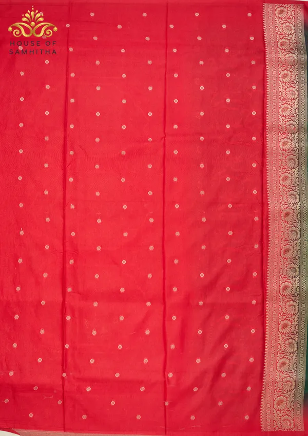 Exquisite_Bottle_Green_Banarasi_Imitation_Semi-Silk_Saree_With_Floral_Zari_Brocade_And_Contrast_Red_Border