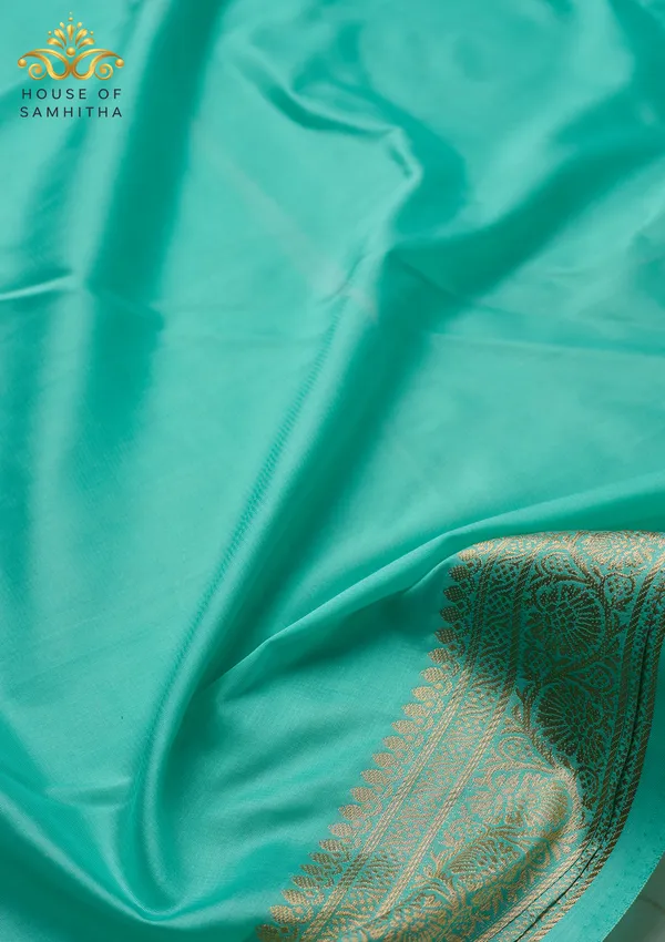 Elegant_Rama_Green_Semi-Crape_Saree_With_Traditional_Gold_Zari_Border