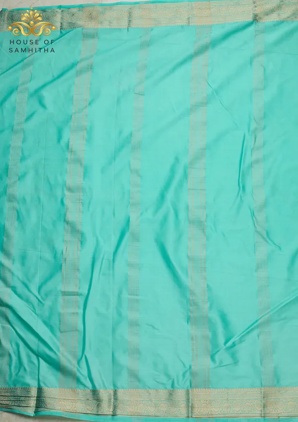 Elegant_Rama_Green_Semi-Crape_Saree_With_Traditional_Gold_Zari_Border