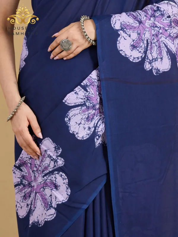 Navy_Blue_Pure_Jaipuri_Cotton_Saree_With_Contemporary_Lavender_Floral_Pigment_Prints