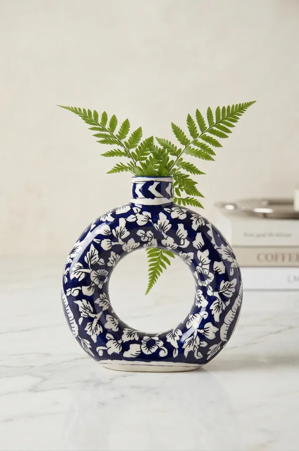 Blue_And_White_Ceramic_Dougnut_Vase_Mughal