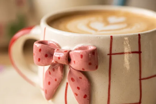 Cream_Premium_Quality_Ceramic_Red_Bow_Grid_Cup_