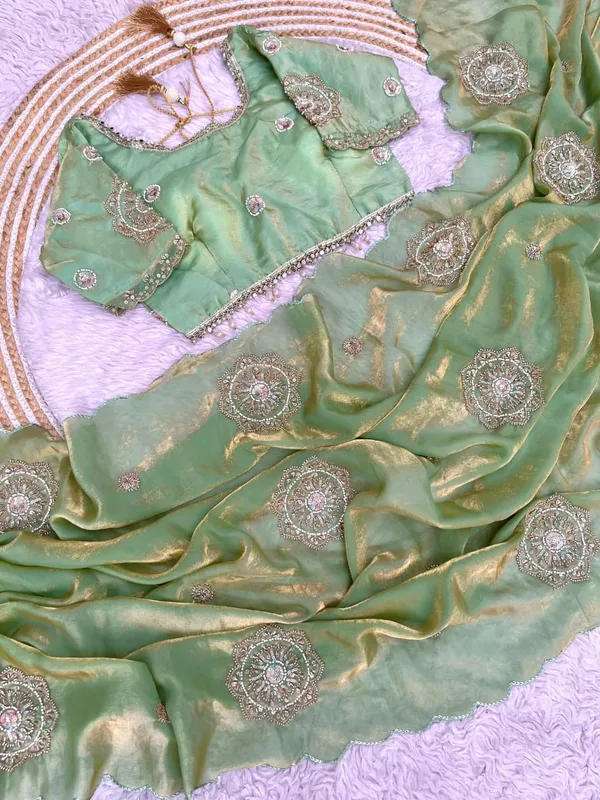 Green_Space_Silk_Fabric_Saree_For_Women