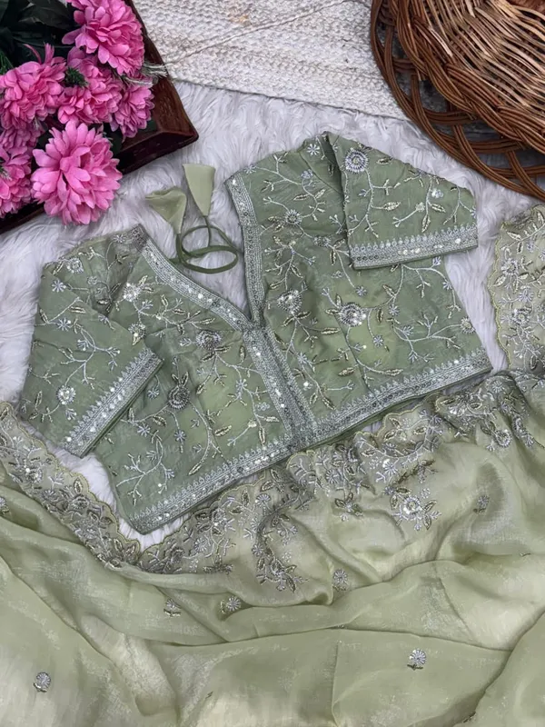 Green_Crunchy_Silk_Saree_For_Women