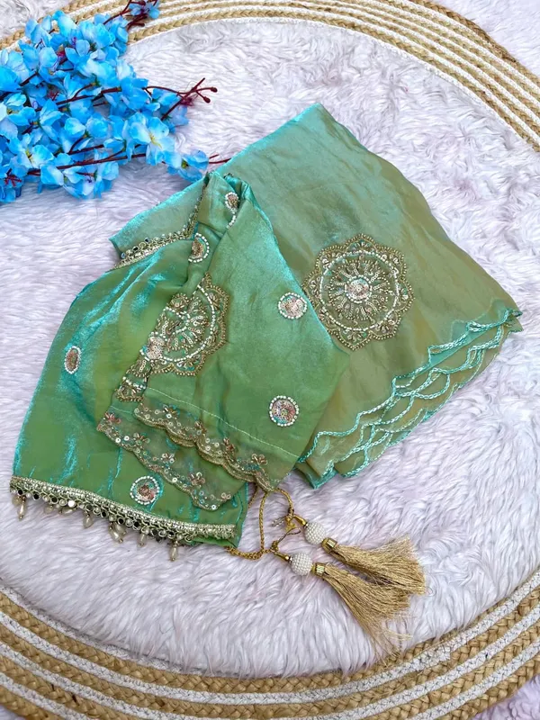 Green_Space_Silk_Fabric_Saree_For_Women