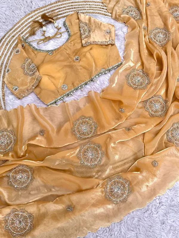 Yellow_Space_Silk_Fabric_Saree_For_Women