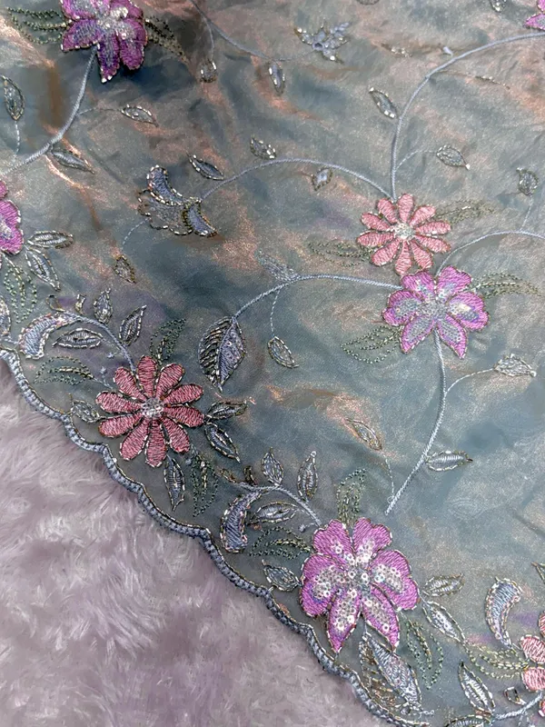 Grey_Fandy_Silk_Saree_For_Women