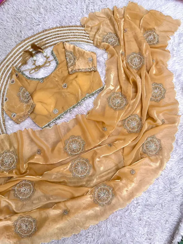Yellow_Space_Silk_Fabric_Saree_For_Women