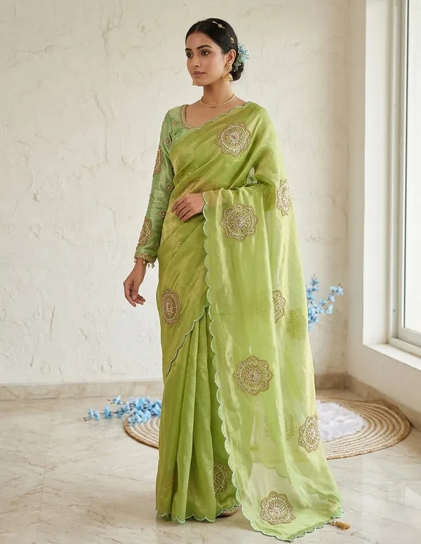 Green_Space_Silk_Fabric_Saree_For_Women