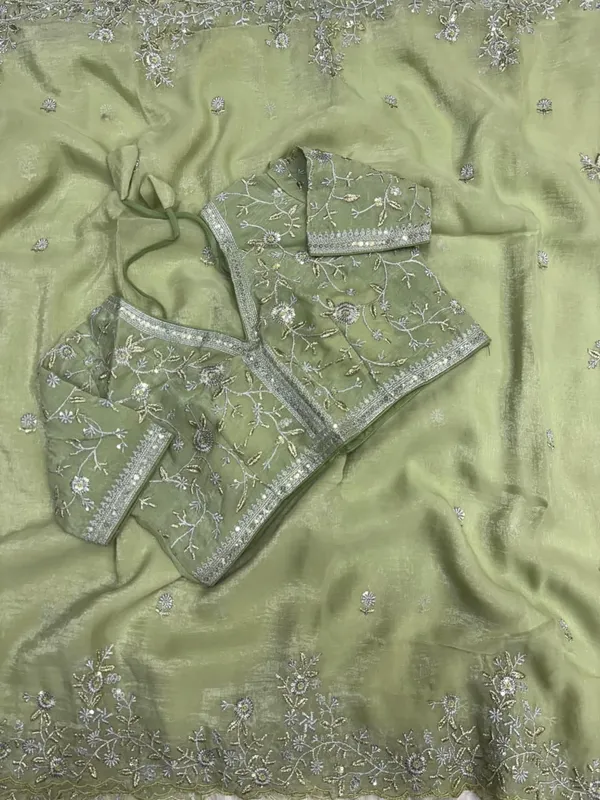Green_Crunchy_Silk_Saree_For_Women