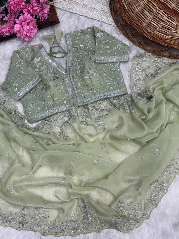 Green_Crunchy_Silk_Saree_For_Women