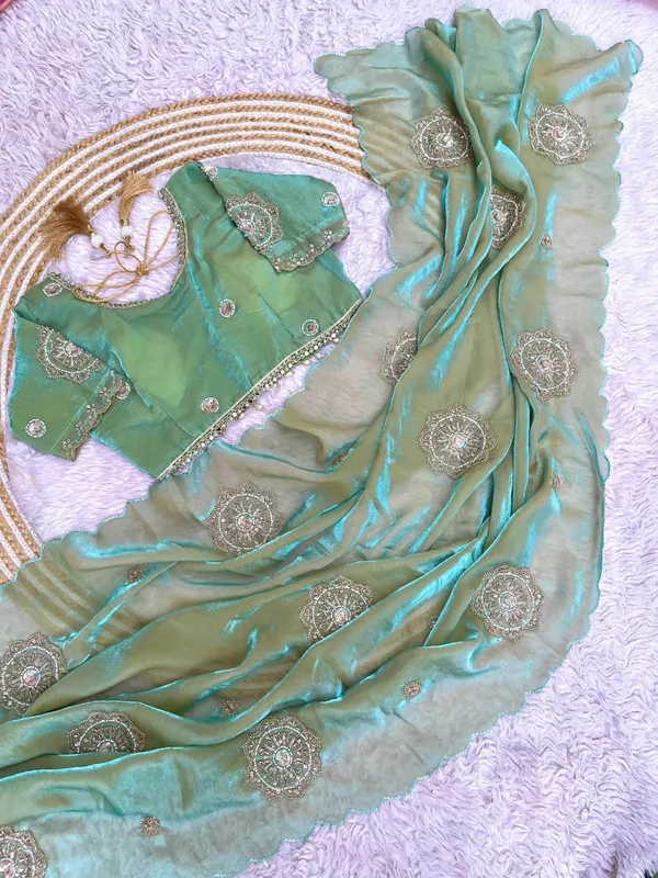 Green_Space_Silk_Fabric_Saree_For_Women