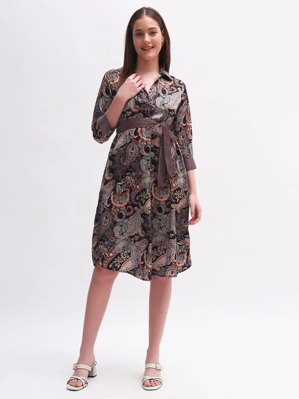 Grey_Cotton_Premium_and_Elegant_Elegant_Paisley_Print_Wrap_Dress_With_Belt_For_Women