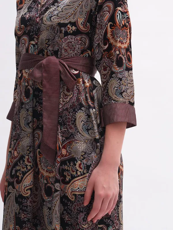 Grey_Cotton_Premium_and_Elegant_Elegant_Paisley_Print_Wrap_Dress_With_Belt_For_Women
