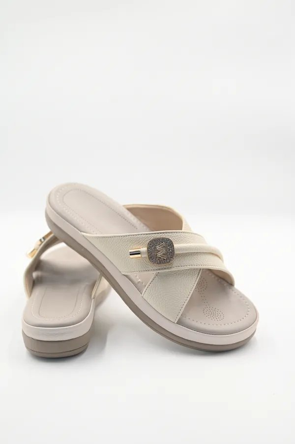 The_Woman_Of_Willow_[White_Flat_For_Women]