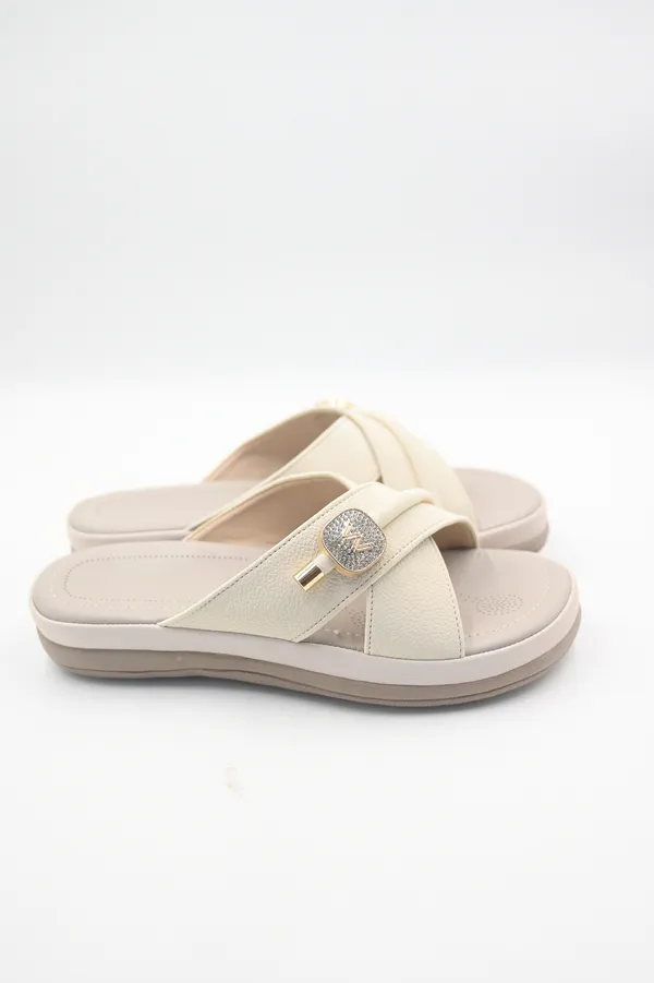 The_Woman_Of_Willow_[White_Flat_For_Women]