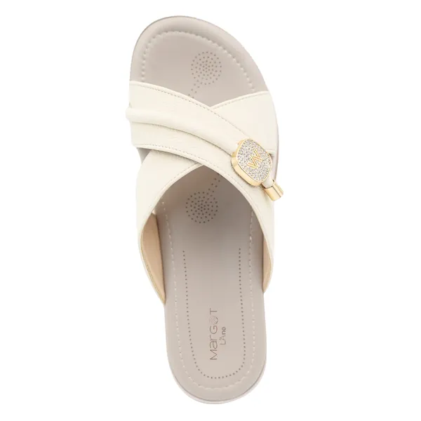 The_Woman_Of_Willow_[White_Flat_For_Women]