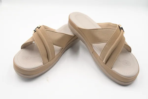 The_Woman_Of_Willow_[Beige_Flat_For_Women]