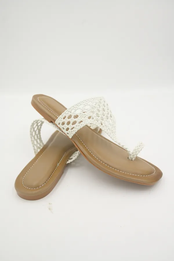 The_Resham_Weave_[White_Classic_Kolhapuri]